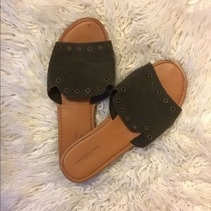 AMERICAN EAGLE SANDALS